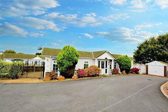 2 Bedroom Mobile/park Home For Sale In Squires Drive, Killarney Park, Arnold, Nottingham, NG6