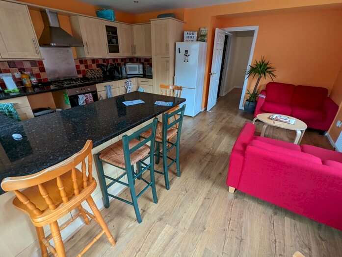 3 Bedroom Semi-Detached House To Rent In Stanhope Road, Reading, RG2