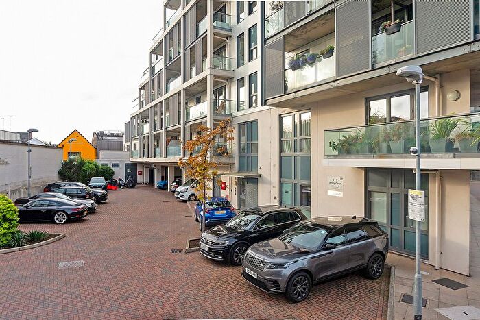 1 Bedroom Flat To Rent In Dairy Close, London, SW6