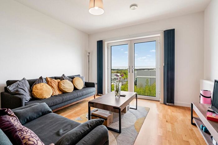 2 Bedroom Flat To Rent In Falcondale Court, Park Royal, London, NW10