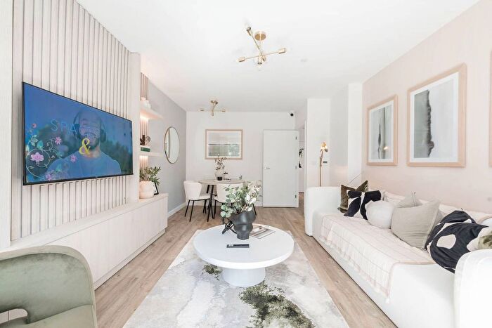 1 Bedroom Flat For Sale In Southall Grove, Southall, UB1