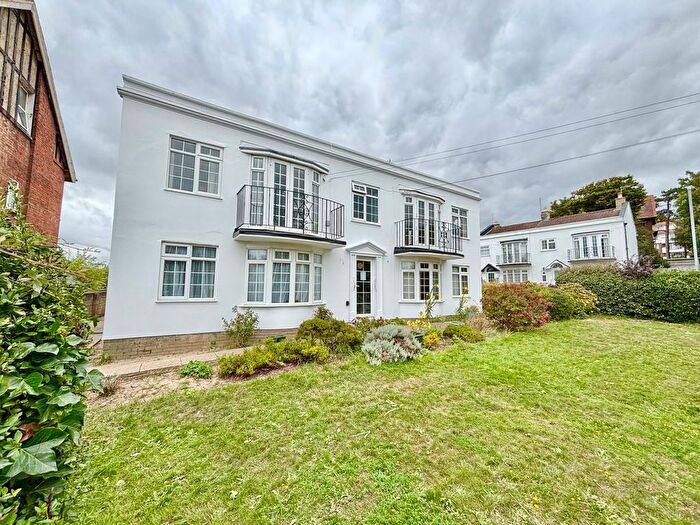 2 Bedroom Flat For Sale In Garden Close, Bexhill-On-Sea, TN40