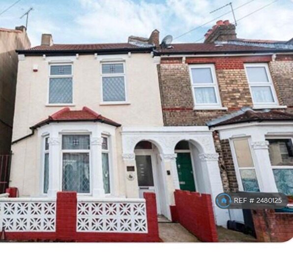 3 Bedroom Semi-Detached House To Rent In Thirsk Road, London, SE25