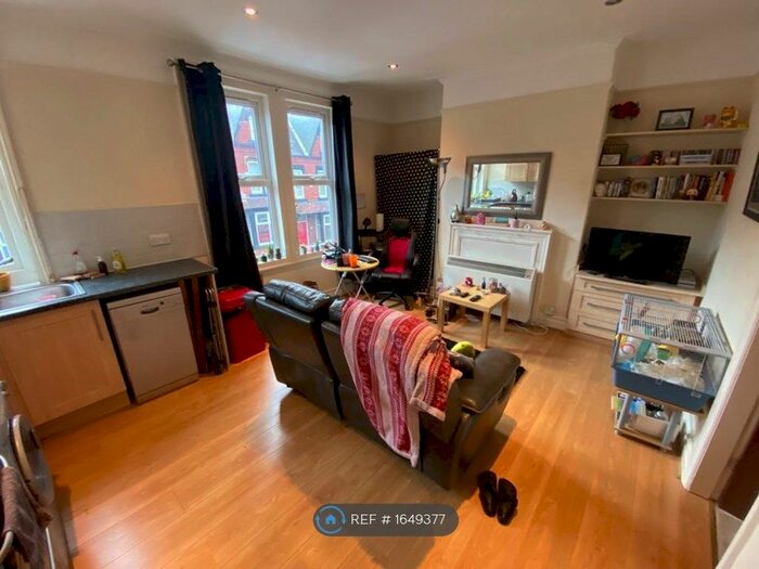 1 Bedroom Flat To Rent In Winston Gardens, Leeds, LS6