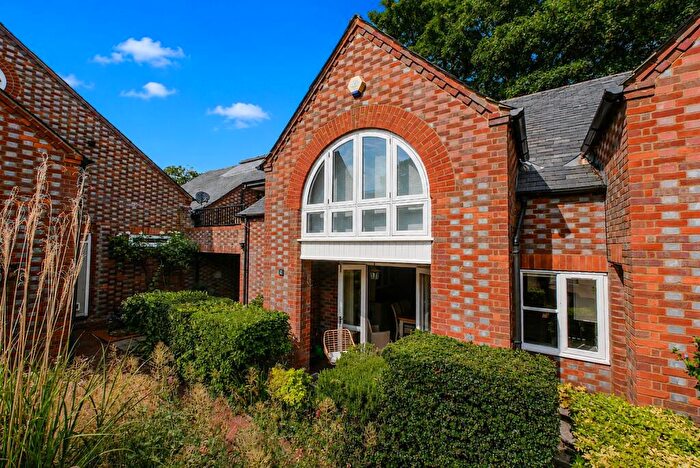 3 Bedroom Terraced House For Sale In Dashwood Court, Aston Rowant, OX49