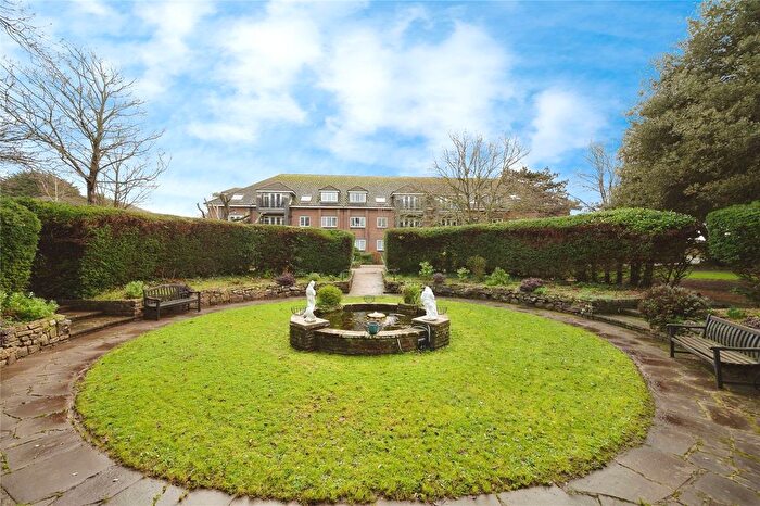 2 Bedroom Flat For Sale In Sea Front, Hayling Island, Hampshire, PO11