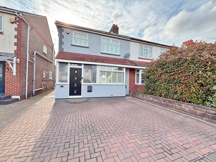 3 Bedroom Semi-Detached House For Sale In Station Road, Drayton, Portsmouth, PO6