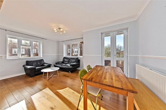 2 Bedroom Flat To Rent In The Willoughbys, London, SW14