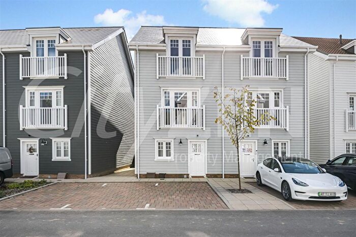 4 Bedroom Property For Sale In Maine Street, Reading, RG2