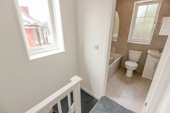 2 Bedroom End Of Terrace House To Rent In Manor Farm Drive, Chingford, E4