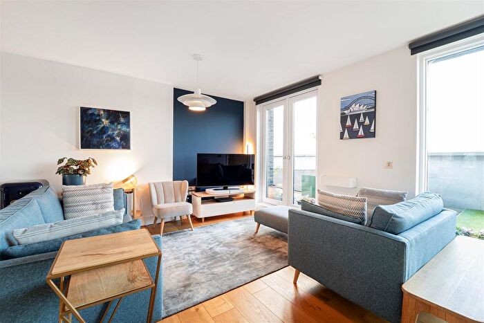2 Bedroom Flat For Sale In Commerce Road, Brentford, TW8