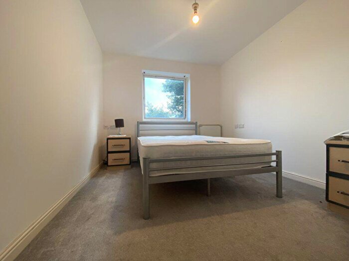 2 Bedroom Flat To Rent In Bronte Close, SL1