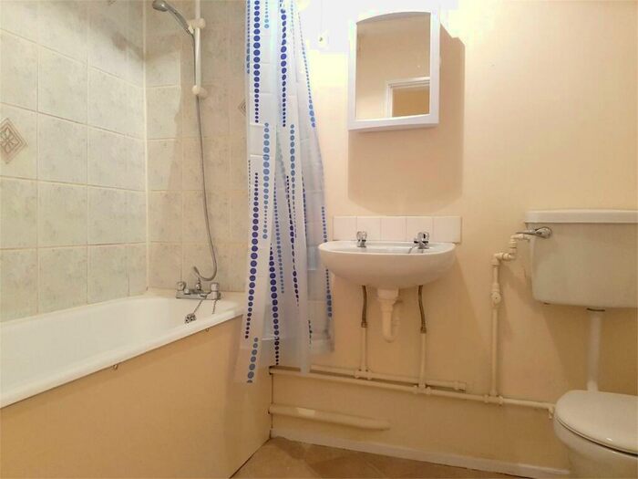 1 Bedroom Flat To Rent In Corners, Welwyn Garden City, AL7