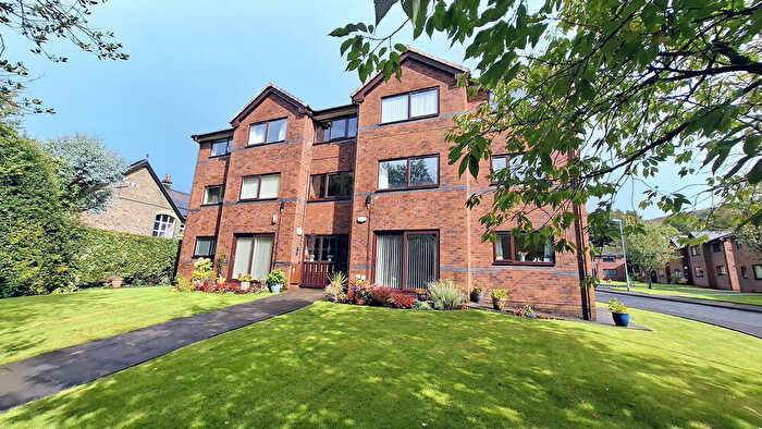 2 Bedroom Flat For Sale In Glengarth, Uppermill, OL3