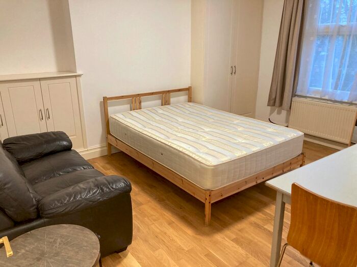 Studio To Rent In Very Near The Grove Area, Ealing Broadway, W5