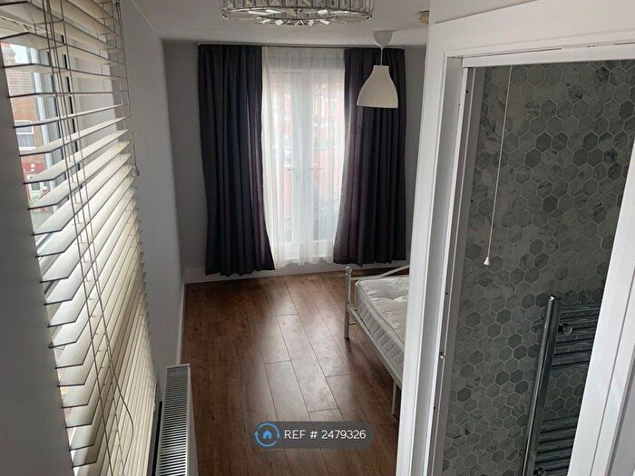 3 Bedroom Flat To Rent In London, London, N22