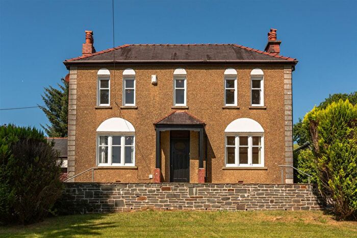 4 Bedroom Detached House For Sale In Heol Y Plas, Llannon, Llanelli, SA14