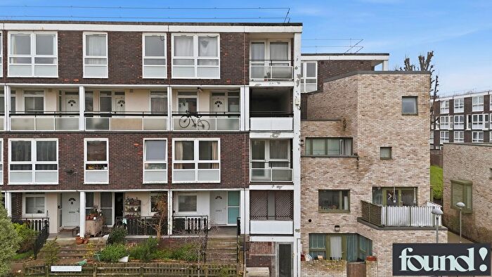 3 Bedroom Flat For Sale In Kiln Place, Gospel Oak, NW5