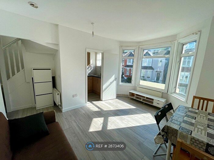 1 Bedroom Flat To Rent In Dollis Road, London, N3
