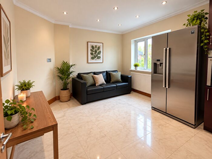 3 Bedroom Flat To Rent In Croydon Road, Caterham, CR3