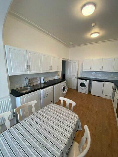 5 Bedroom Flat To Rent In New Road, ME1