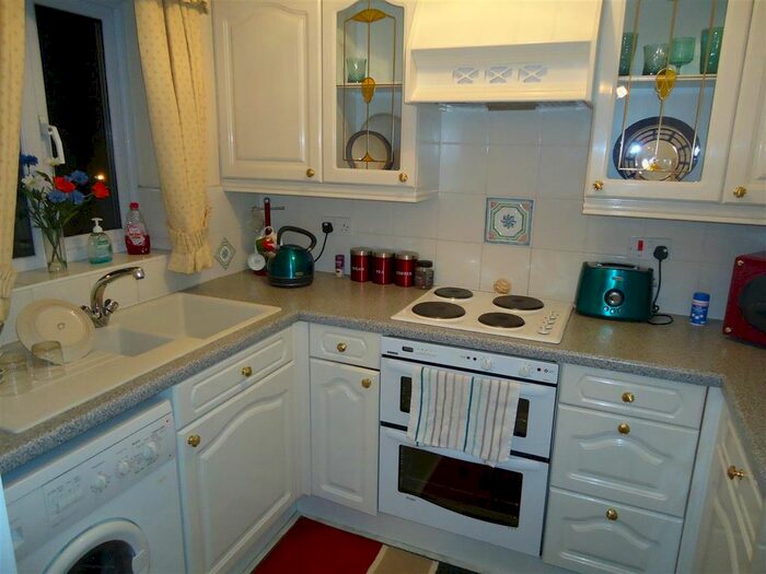 2 Bedroom Flat To Rent In Larkfield Park, Chepstow, NP16