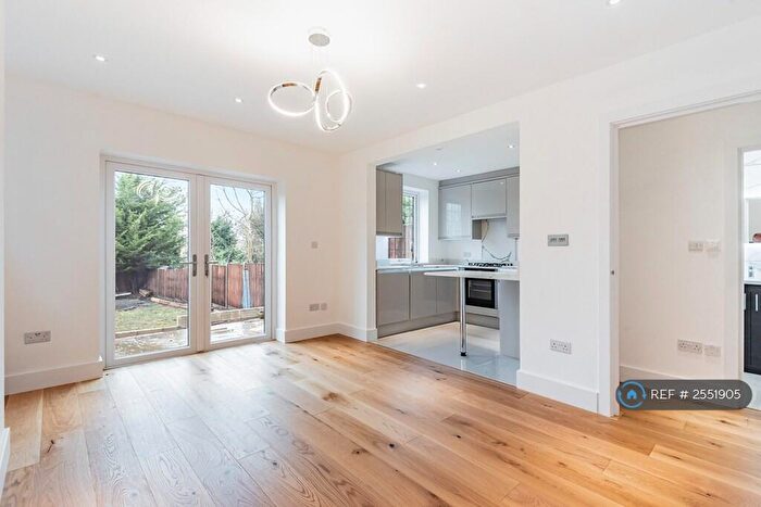 2 Bedroom Maisonette To Rent In Robins Court, Beckenham, BR3