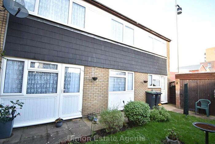 3 Bedroom Semi Detached House For Sale In Seahorse Walk, Gosport, PO12