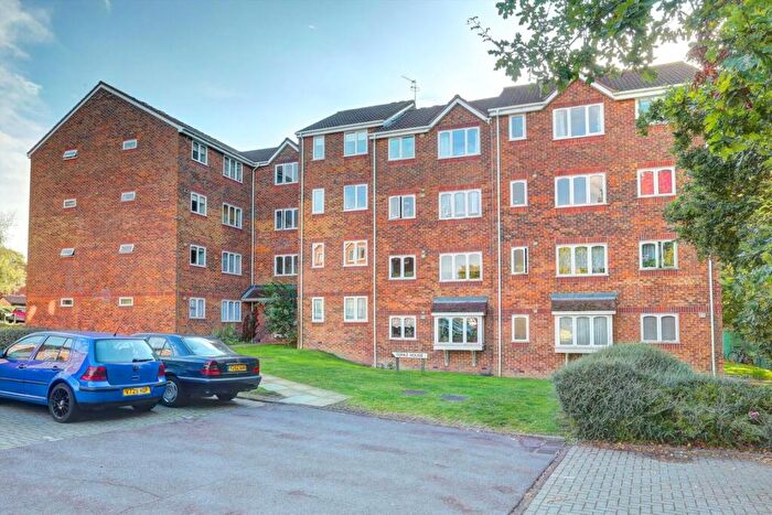 1 Bedroom Flat To Rent In Percy Gardens, Worcester Park, KT4