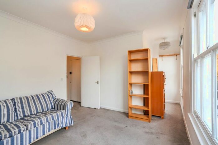 1 Bedroom Flat To Rent In Coningham Road, London, W12