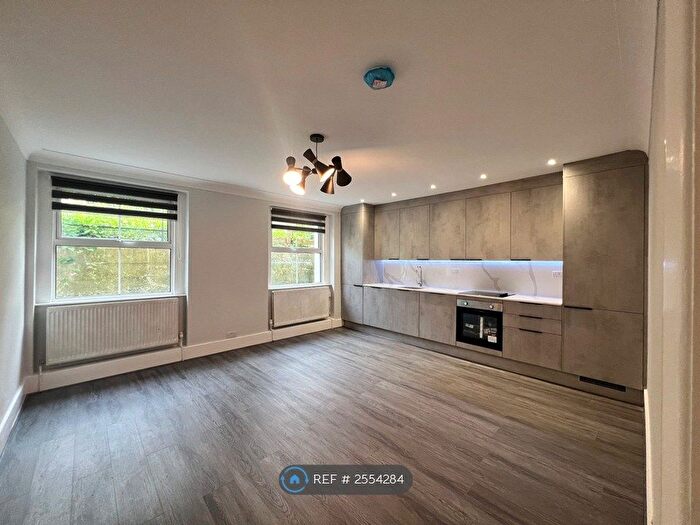 3 Bedroom Flat To Rent In Belvedere Road, London, SE19
