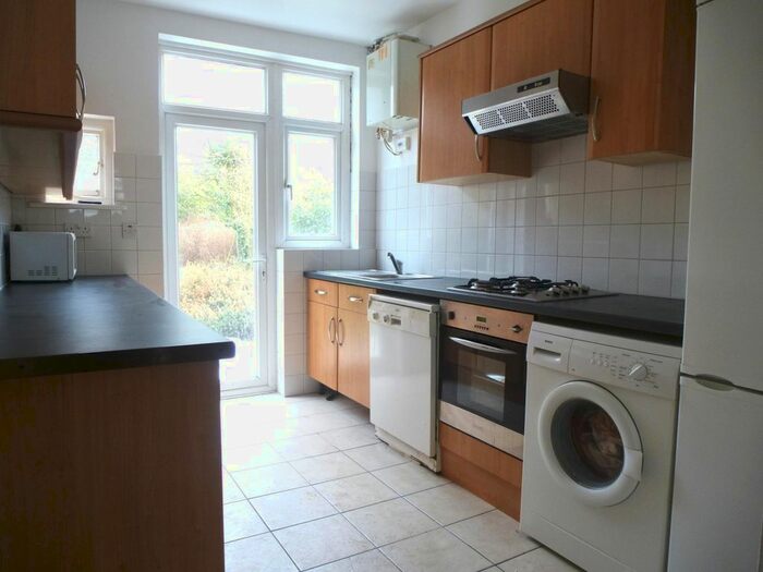 3 Bedroom Property To Rent In Alexandra Grove, London, N12