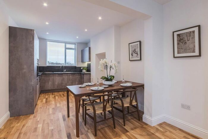 2 Bedroom Maisonette To Rent In Kings Road, Chelsea, London, SW3