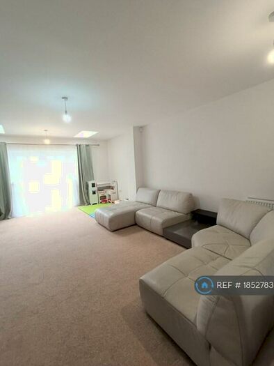 3 Bedroom Terraced House To Rent In Twist Way, Slough, SL2