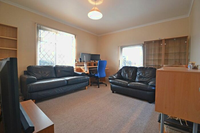 1 Bedroom Flat To Rent In London Road, Sittingbourne, Kent., ME10