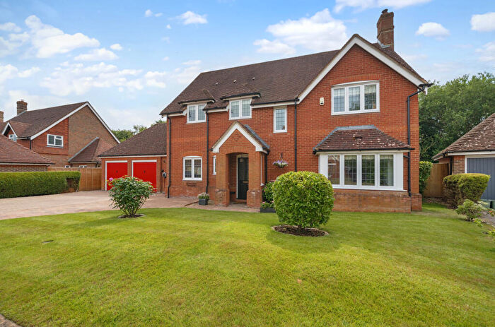 4 Bedroom Detached House For Sale In Hanningtons Way, Burghfield Common, Reading, Berkshire, RG7