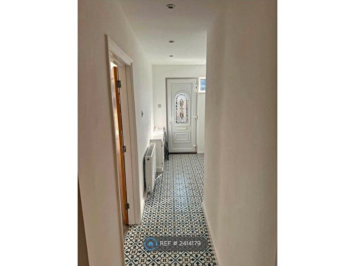 4 Bedroom Semi-Detached House To Rent In York Drive, Preston, PR3