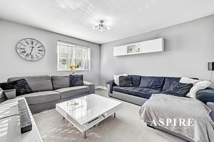 2 Bedroom Apartment For Sale In Ness Road, Shoeburyness, Southend-On-Sea, SS3