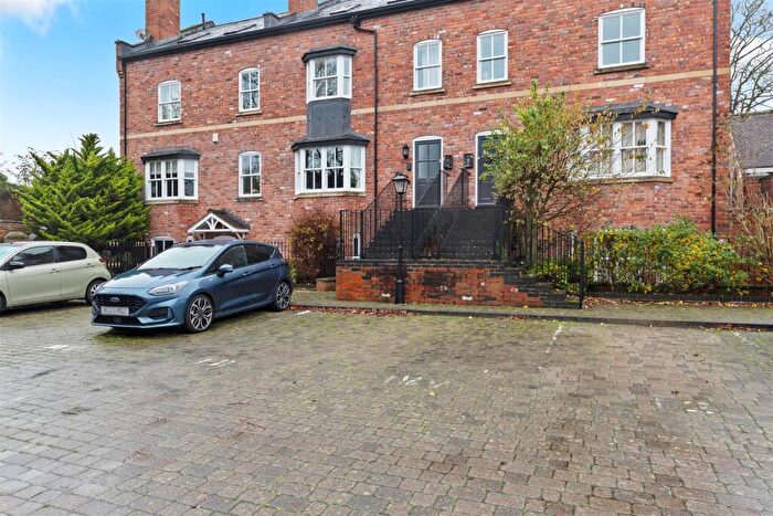2 Bedroom Duplex For Sale In Warwick New Road, Leamington Spa, CV32
