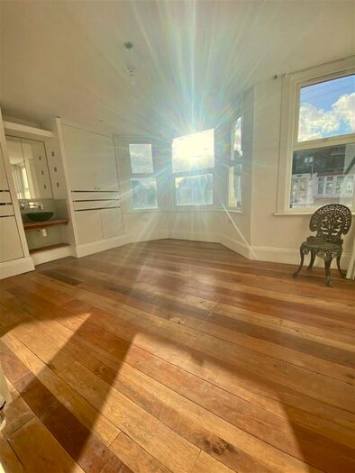 4 Bedroom House To Rent In Kitchener Road, London, N17