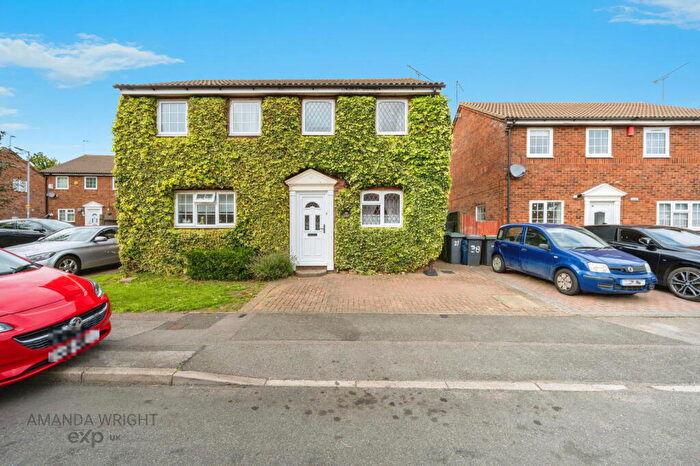 2 Bedroom Semi-Detached House For Sale In Barnston Close, LU2