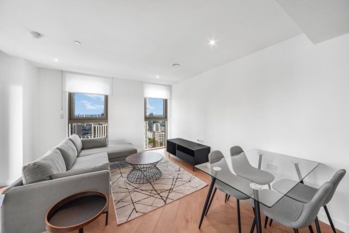 2 Bedroom Apartment To Rent In One Thames Quay, Marsh Wall, E14