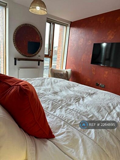 2 Bedroom Flat To Rent In Candle House, Leeds, LS1