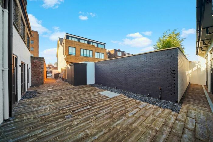 1 Bedroom Mews To Rent In Printers Mews, Teddington, TW11