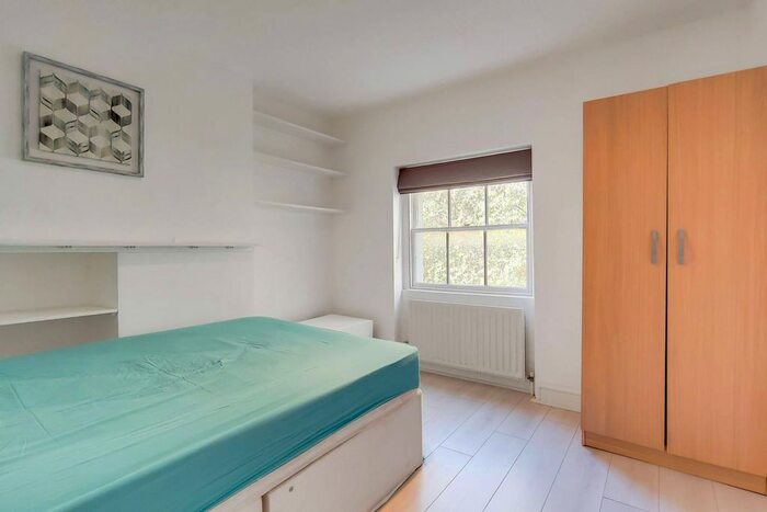 3 Bedroom Maisonette To Rent In Regent Square, Bloomsbury, London, WC1H