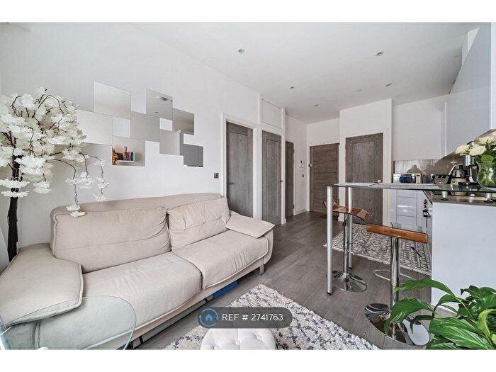 1 Bedroom Flat To Rent In Brickfield Court, Slough, SL1