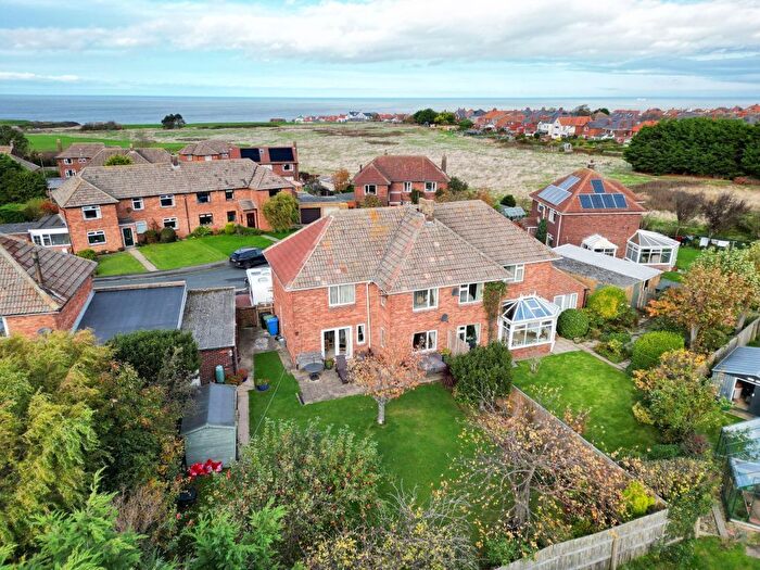 3 Bedroom Semi Detached House For Sale In Farm Close, Whitby, YO21