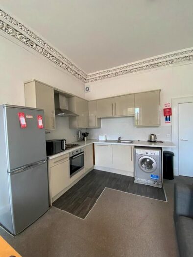 4 Bedroom Flat To Rent In Nethergate, City Centre, Dundee, DD1