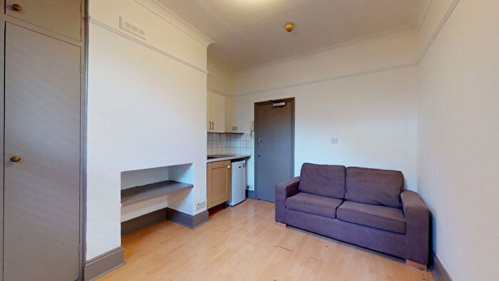 Studio To Rent In Lyncroft Gardens, London, NW6