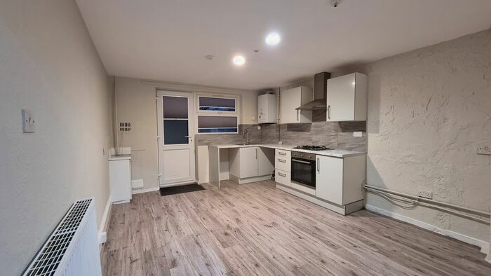 4 Bedroom Town House To Rent In Stellman Close, London, E5